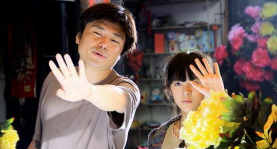 “星女郎”徐嬌現(xiàn)身鳳凰古鎮(zhèn)