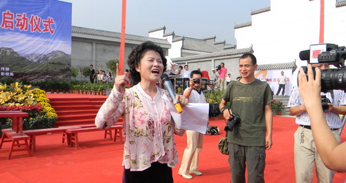 陳愛(ài)美20年后再次回商洛