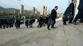 代表入場.gif