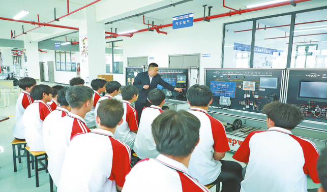 篤行精益 匠心筑夢