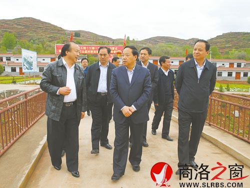 市委書記胡潤澤深入王山底村檢查指導(dǎo)工作