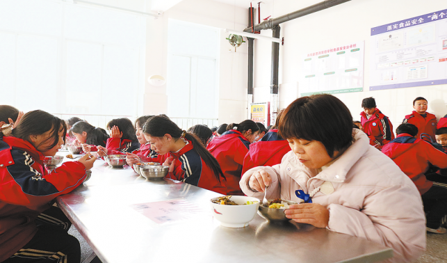 陽光校餐，守護學(xué)生“舌尖上的幸福”
