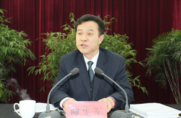 縣委書記柳憲軍作2009年度目標任務完成情況報告.jpg