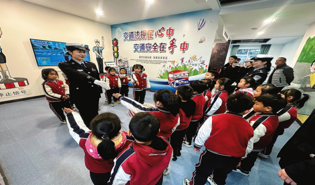 走進(jìn)教育基地 聆聽(tīng)交通宣講